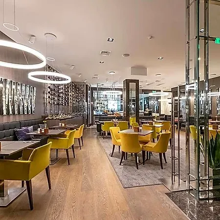 Congress Avenue 4*