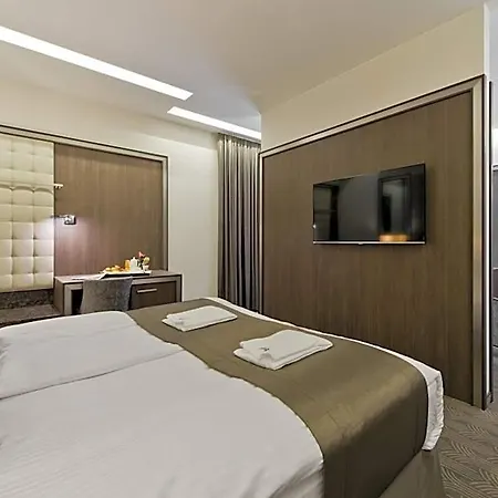 Congress Avenue 4* Vilnius