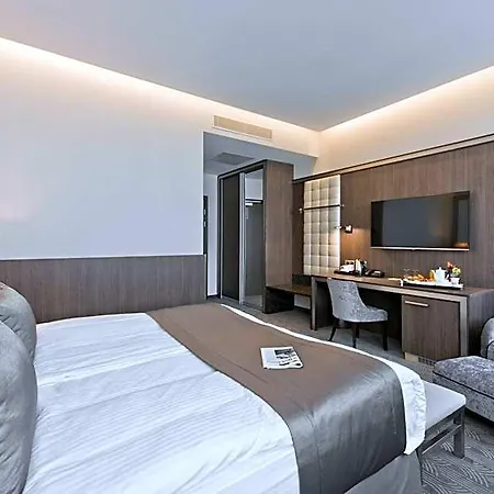Congress Avenue 4* Vilnius
