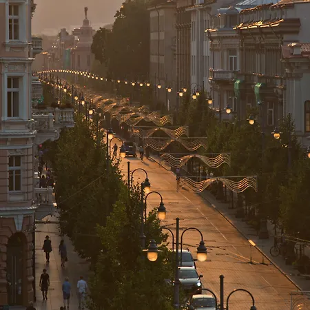 Congress Avenue 4*