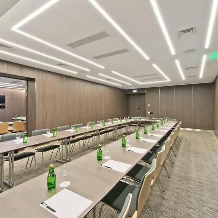 Congress Avenue 4*
